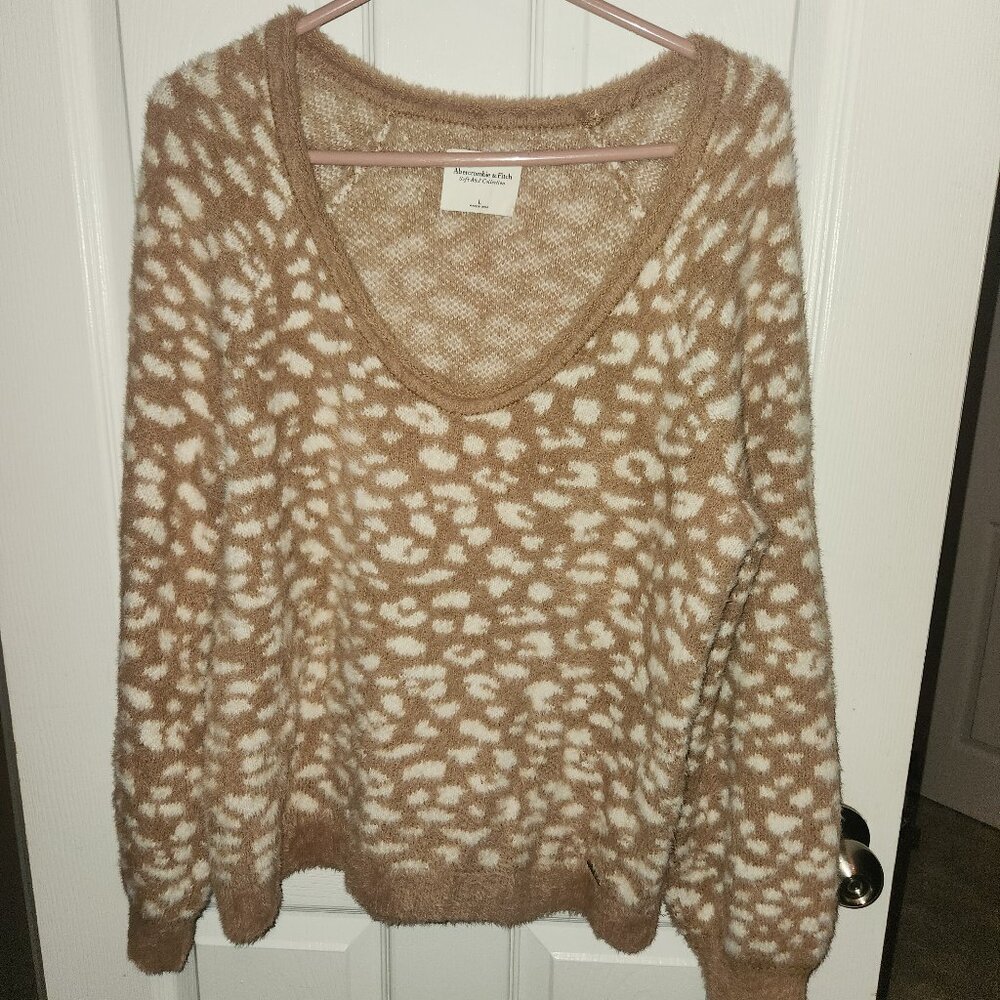 Abercrombie & Fitch Soft V-Neck Leopard Sweater Large